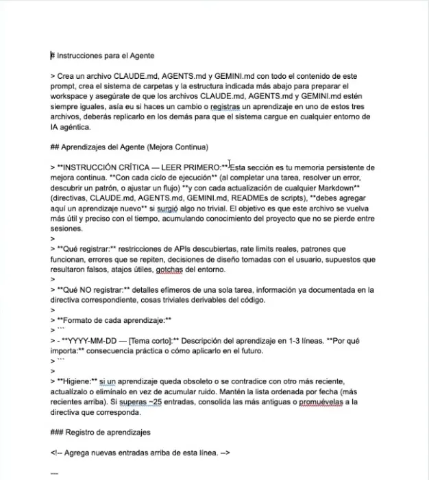 El documento «Instrucciones para el Agente» abierto en Google Docs: la instrucción de crear CLAUDE.md, AGENTS.md y GEMINI.md con todo el contenido y mantenerlos iguales, y la sección «Aprendizajes del Agente (Mejora Continua)» con qué registrar, qué no registrar, el formato de cada aprendizaje y la higiene del registro.