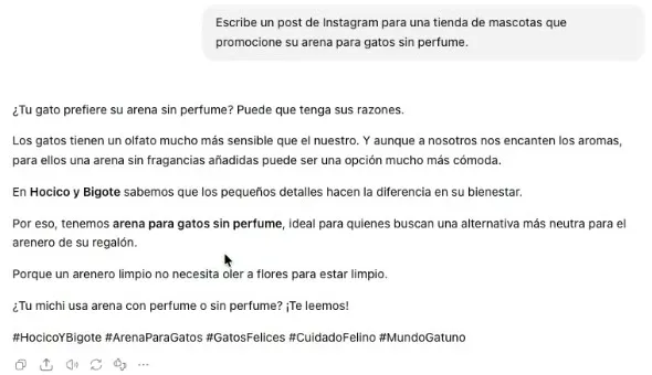 Un chat de ChatGPT con el pedido «Escribe un post de Instagram para una tienda de mascotas que promocione su arena para gatos sin perfume» y la respuesta, que ya dice «En Hocico y Bigote sabemos…», pregunta «¿Tu michi usa arena con perfume o sin perfume?» y cierra con #HocicoYBigote y otros hashtags.