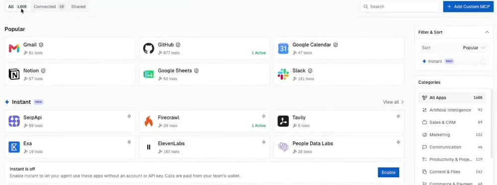 El catálogo de apps en el panel de Composio: All 1.608, Connected y Shared; en Popular, Gmail, GitHub, Google Calendar, Notion, Google Sheets y Slack; en Instant, SerpApi, Firecrawl, Tavily, Exa, ElevenLabs y People Data Labs; a la derecha, el filtro de categorías con Artificial Intelligence, Sales & CRM, Marketing, Communication, Productivity, Content & Files y otras.