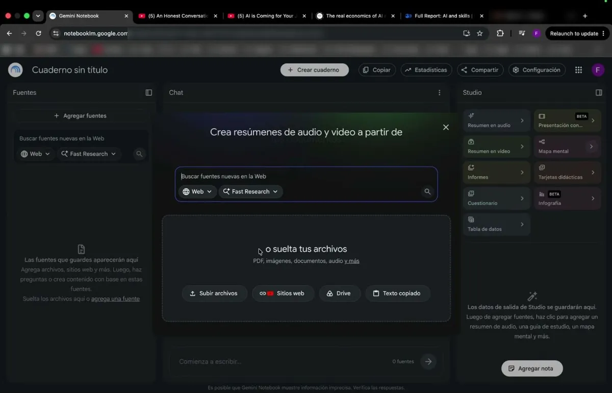 El diálogo de agregar fuentes de un cuaderno nuevo: un buscador de fuentes en la web, una zona para soltar archivos y los botones Subir archivos, Sitios web, Drive y Texto copiado. A la derecha se ve el panel del Studio.