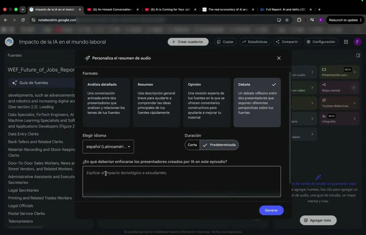 El diálogo Personaliza el resumen de audio: el formato Debate seleccionado entre cuatro opciones, idioma español latinoamericano, duración, y el campo de enfoque con una instrucción escrita a mano.