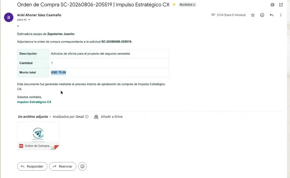 Un correo recibido en Gmail con el asunto «Orden de Compra SC-20260806-205519 | Impulso Estratégico CX». El cuerpo saluda al equipo del proveedor y muestra una tabla con descripción, cantidad y monto total en dólares. Abajo, un archivo adjunto en PDF con la miniatura de la orden de compra.