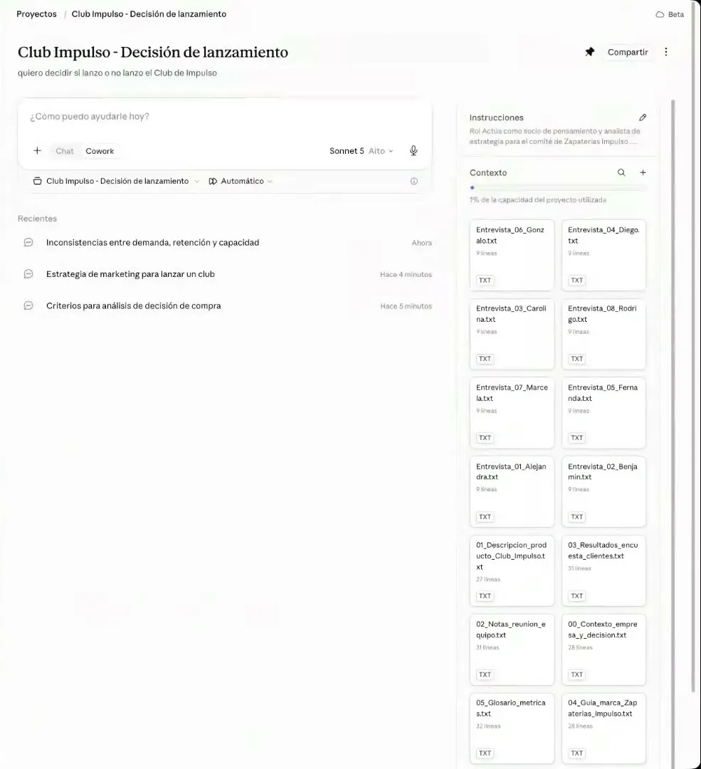 El mismo proyecto con tres conversaciones distintas colgando de él: inconsistencias entre demanda, retención y capacidad; estrategia de marketing para lanzar un club; y criterios para análisis de decisión de compra.