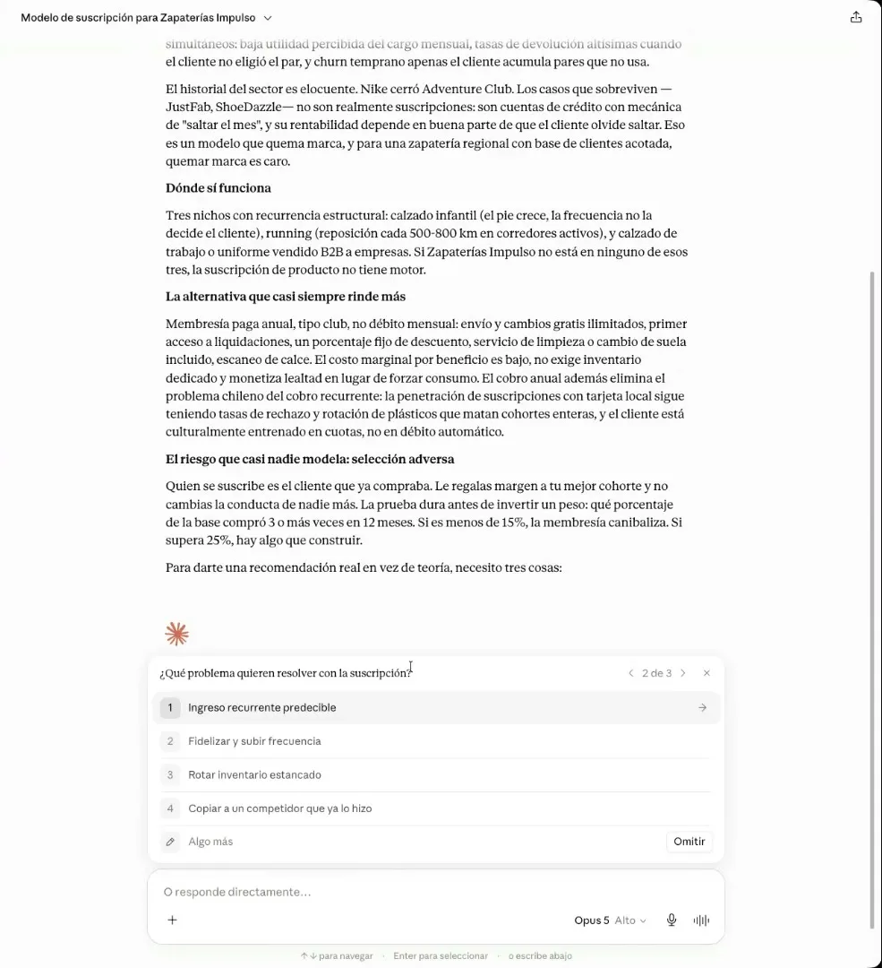 La respuesta de Claude a la pregunta sin contexto: párrafos sobre el sector del calzado y, abajo, un recuadro donde el modelo pregunta qué problema se quiere resolver con la suscripción y ofrece cuatro opciones.