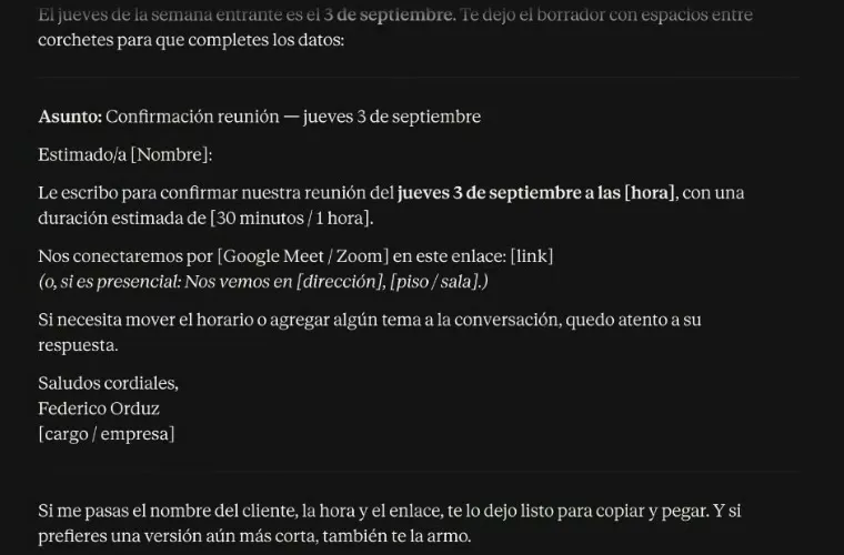 Un correo redactado por Claude sin ninguna skill: asunto «Confirmación reunión — jueves 3 de septiembre», encabezado «Estimado/a [Nombre]:», cinco párrafos con espacios entre corchetes para completar, y cierre con «Saludos cordiales, Federico Orduz, [cargo / empresa]».