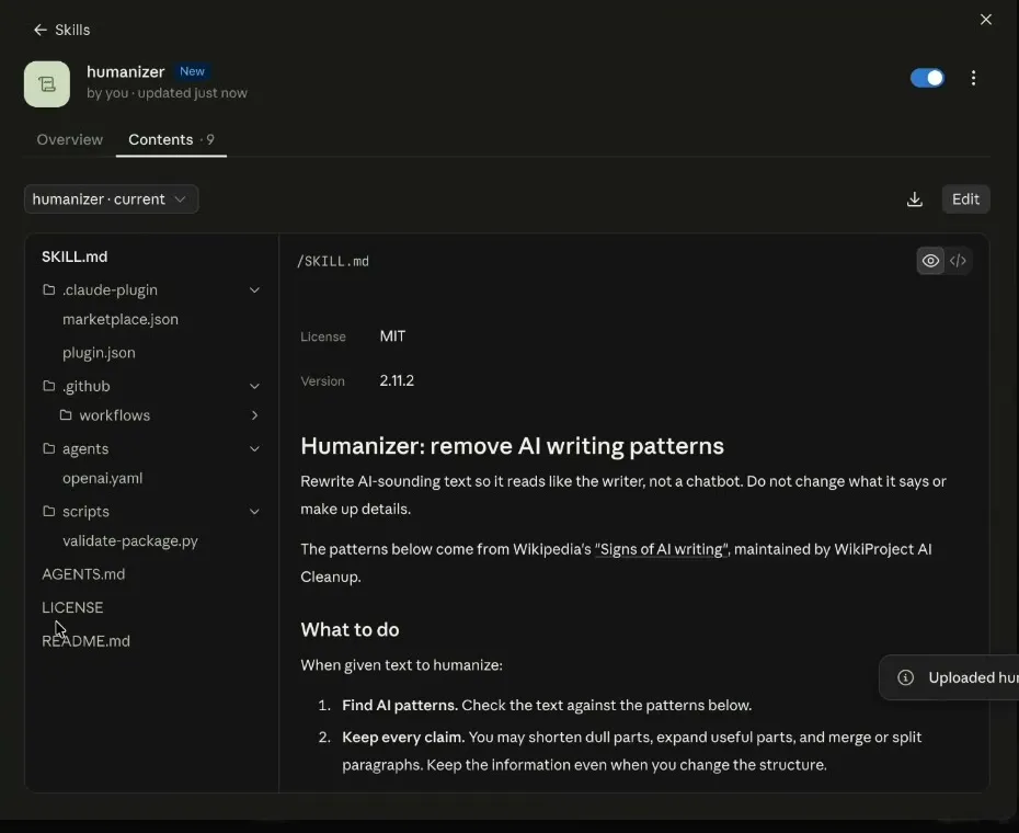 La skill humanizer ya cargada en Claude, con su interruptor activado y la pestaña Contents mostrando el árbol de archivos: SKILL.md, carpetas .claude-plugin, .github/workflows, agents y scripts con un archivo validate-package.py, más AGENTS.md, LICENSE y README.md. A la derecha, el texto del SKILL.md con licencia MIT y versión 2.11.2.