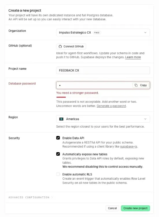 El formulario «Create a new project» de Supabase: organización, nombre del proyecto FEEDBACK CX, contraseña de la base de datos enmascarada con un aviso de que necesita una más fuerte, región Americas y las opciones de seguridad por defecto.